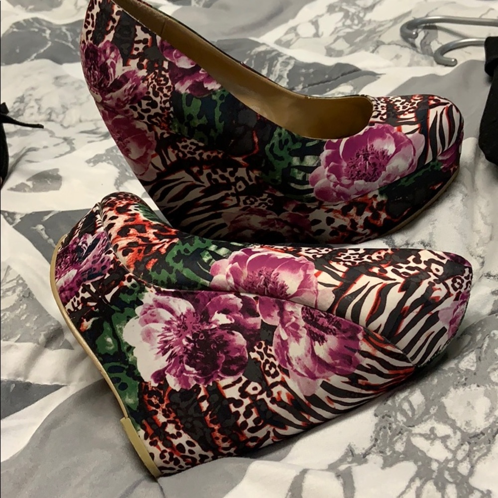 Wedge heels